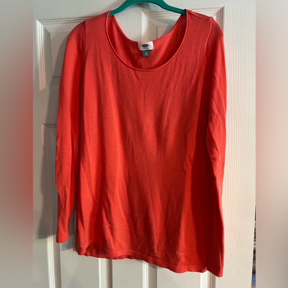 Old Navy Scoop Neck Sweater in Orange. Size XL.